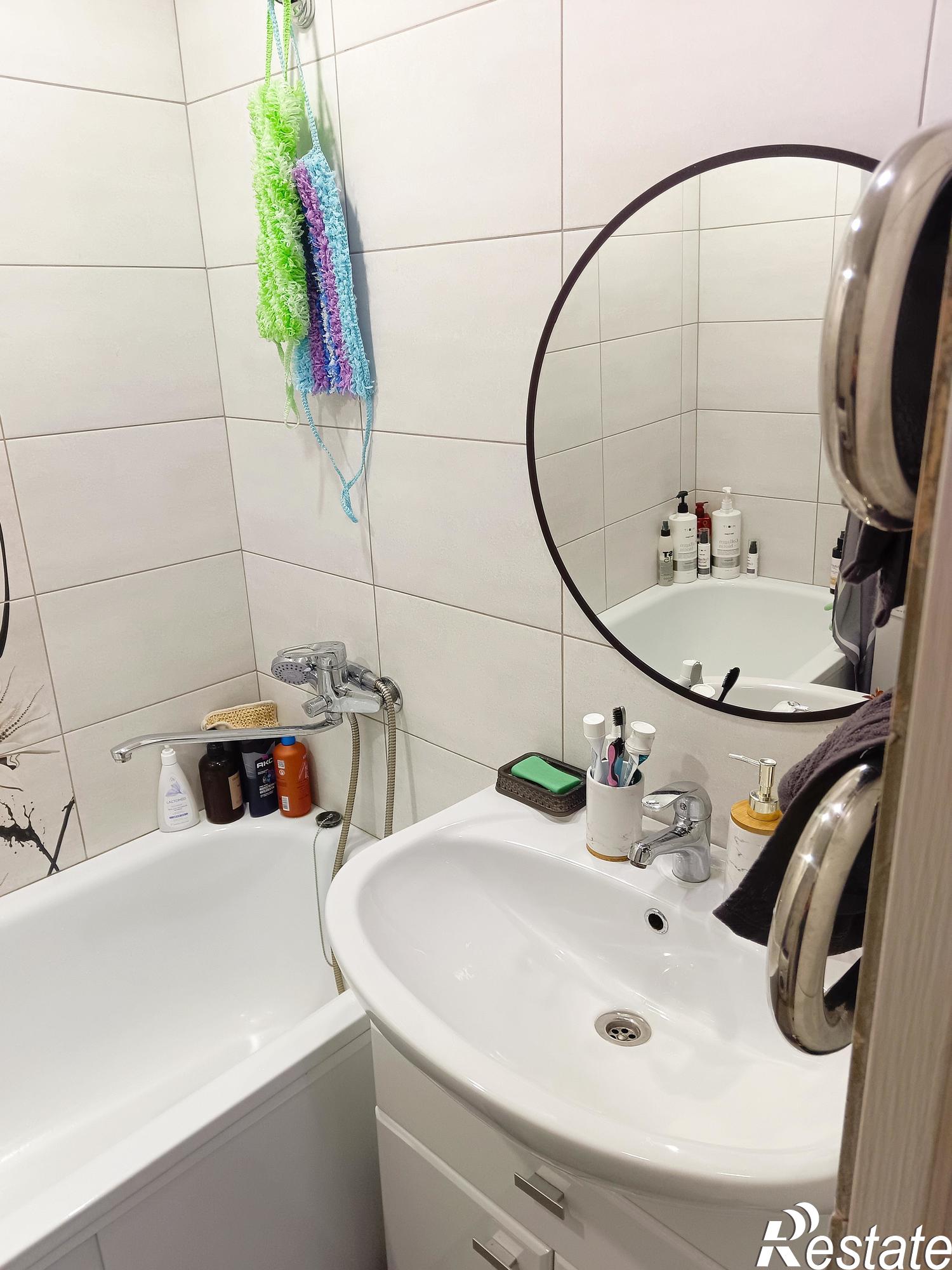 Купить квартиру за 4 050 000 рублей на Гузовского улица,5