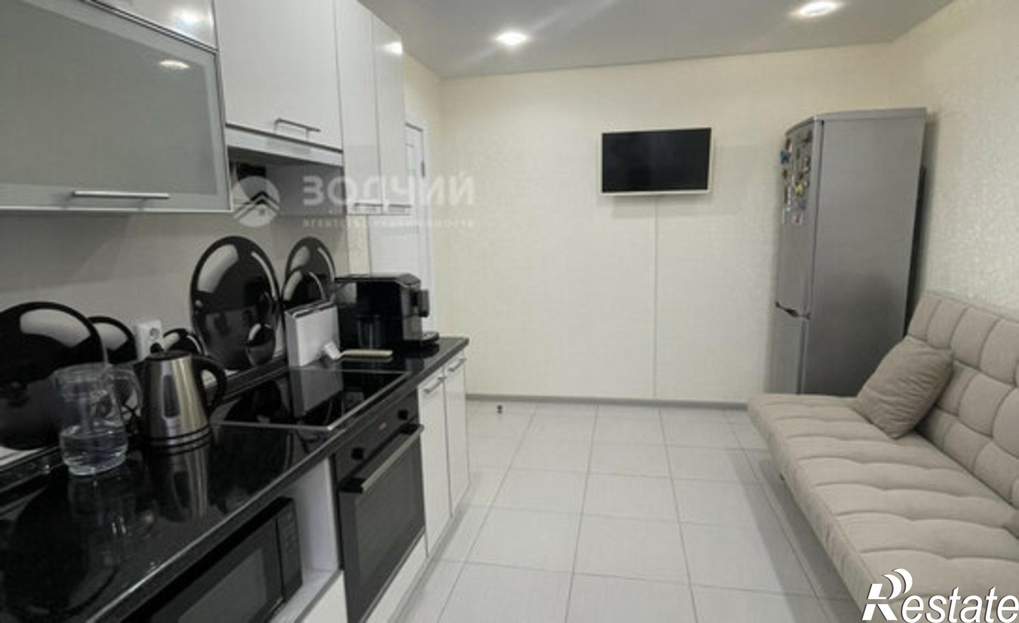 Купить квартиру за 6 100 000 рублей на Солнечный б-р, 6