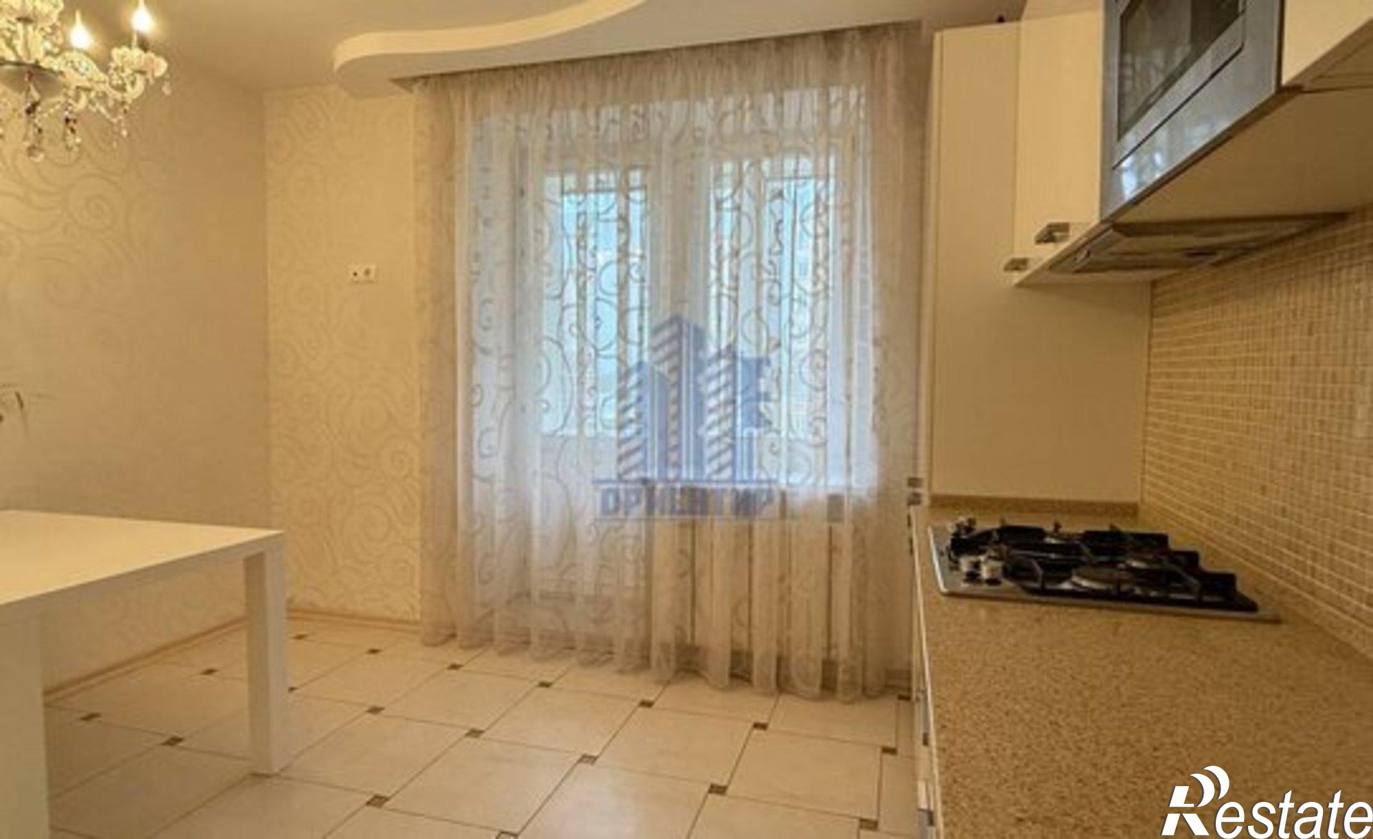 Купить квартиру за 20 000 000 рублей на Приволжский б-р, 1