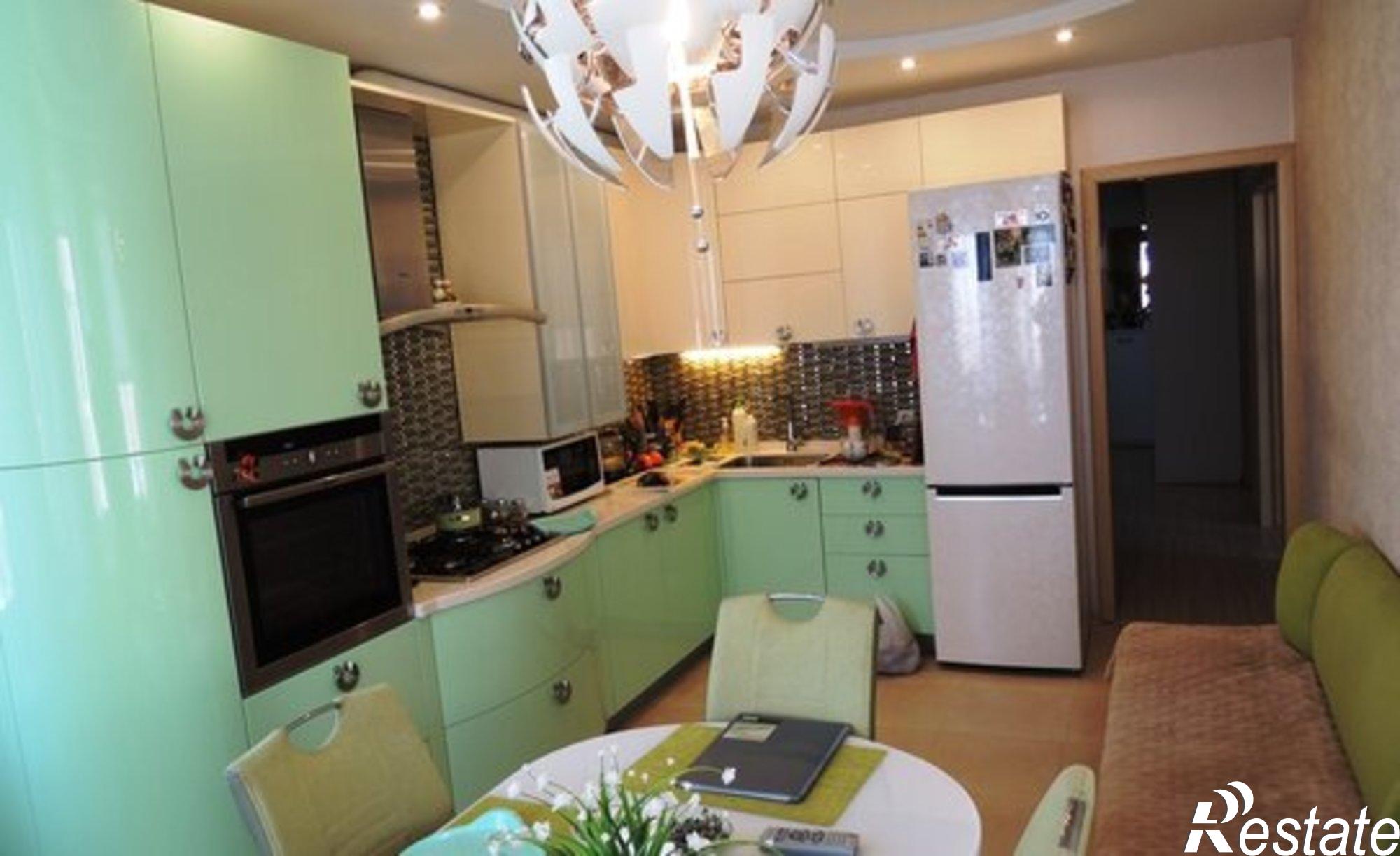 Купить квартиру за 10 000 000 рублей на ул Ленинского Комсомола, 10 1