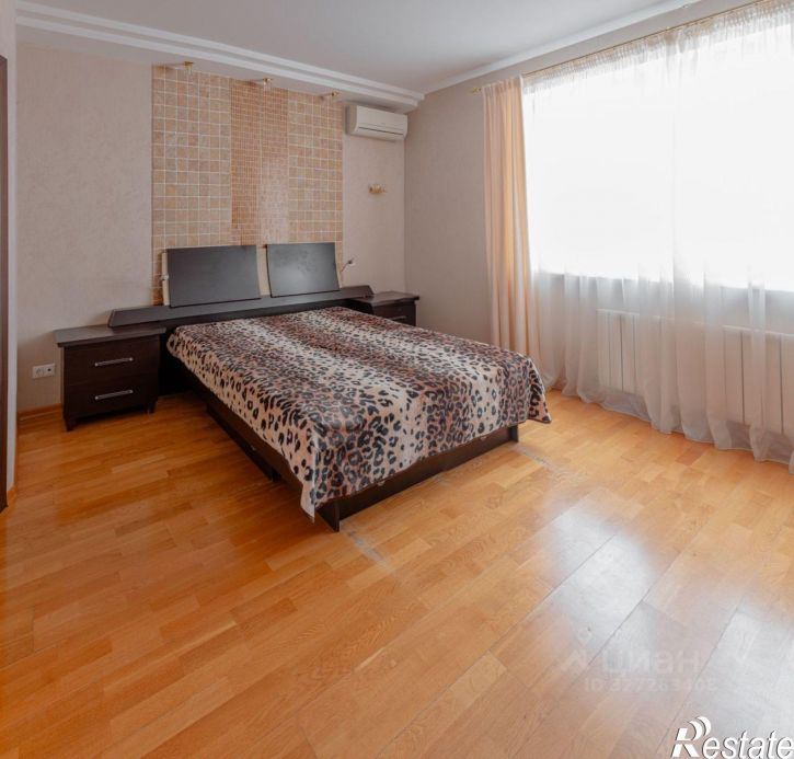 4-комн квартира ул Семена Ислюкова, 10,  д. 10