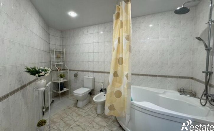 4-комн квартира ул Ардалиона Игнатьева, 5,  д. 5