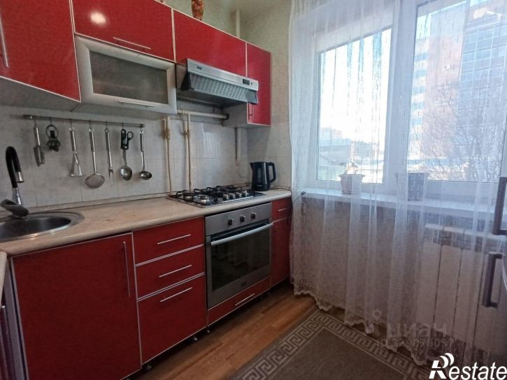 3-комн квартира улица 50 лет Октября, 4,  д. 4