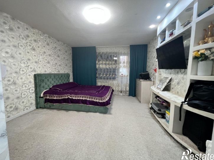 3-комн квартира ул Строителей, 10,  д. 10