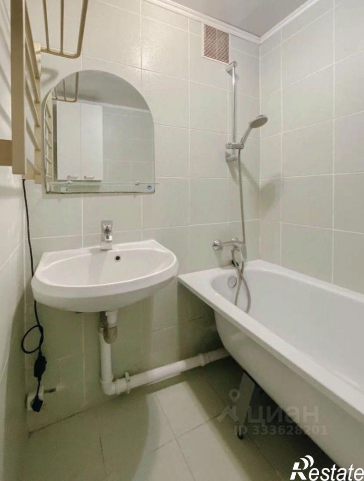 3-комн квартира улица Гузовского, 3,  д. 3