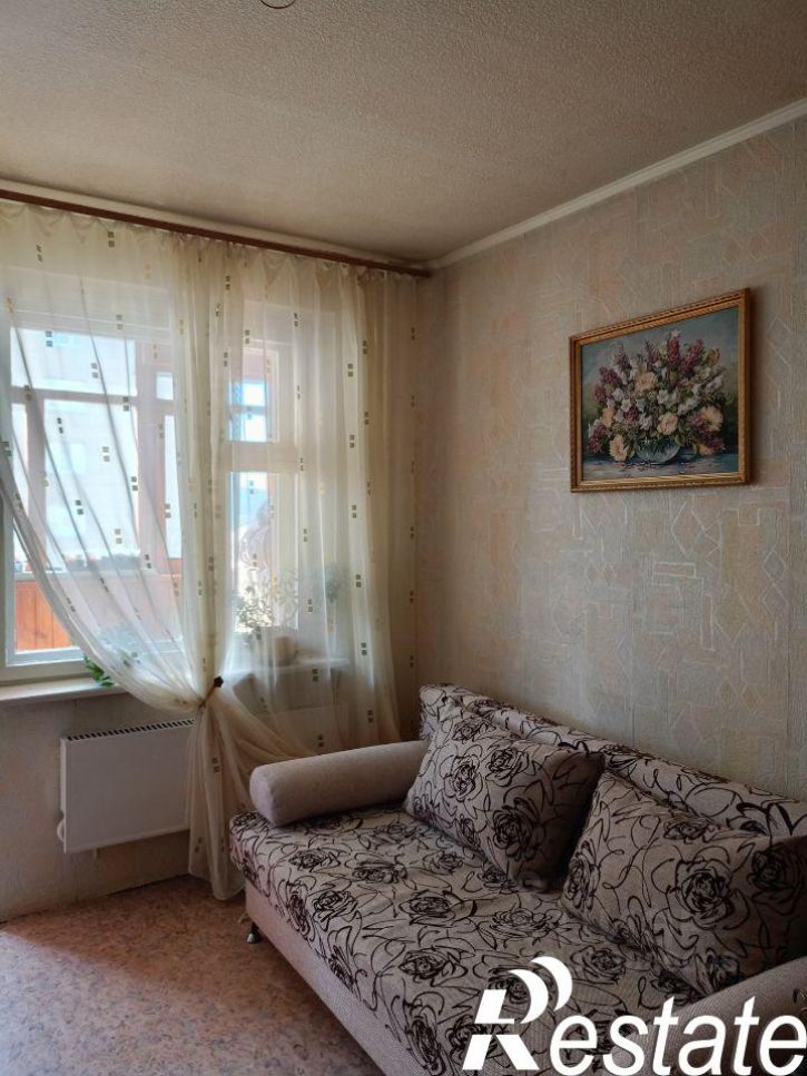 3-комн квартира улица Короленко, 22,  д. 22