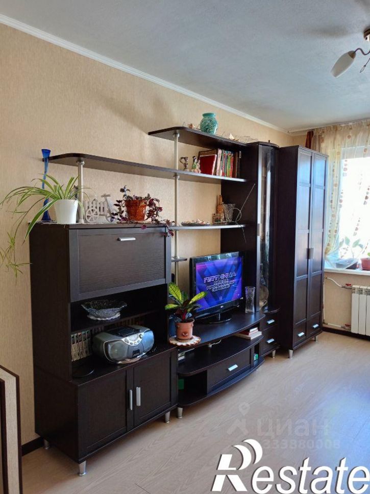 3-комн квартира улица Короленко, 22,  д. 22