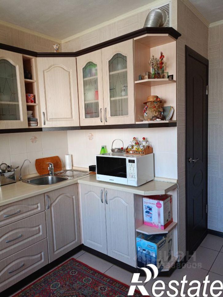 3-комн квартира улица Короленко, 22,  д. 22