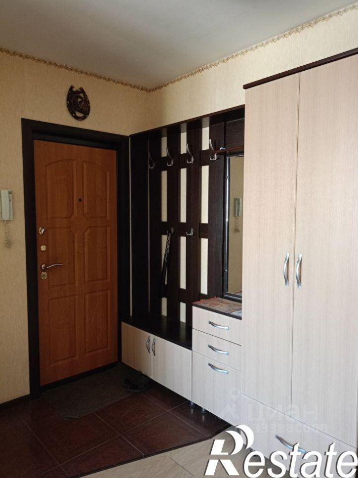 3-комн квартира улица Короленко, 22,  д. 22