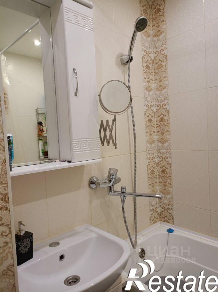 3-комн квартира улица Короленко, 22,  д. 22