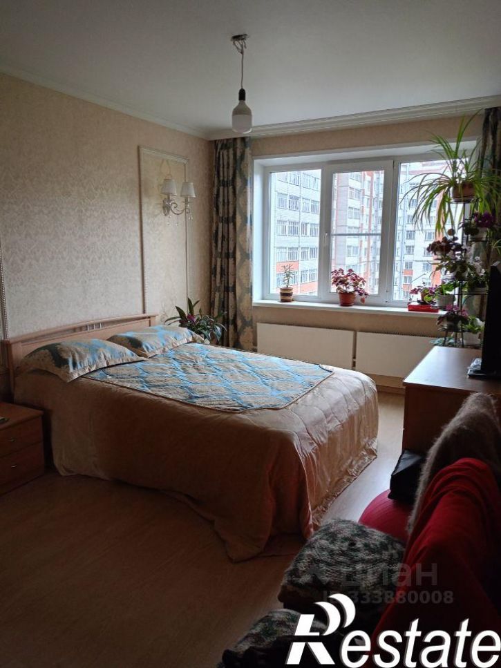 3-комн квартира улица Короленко, 22,  д. 22