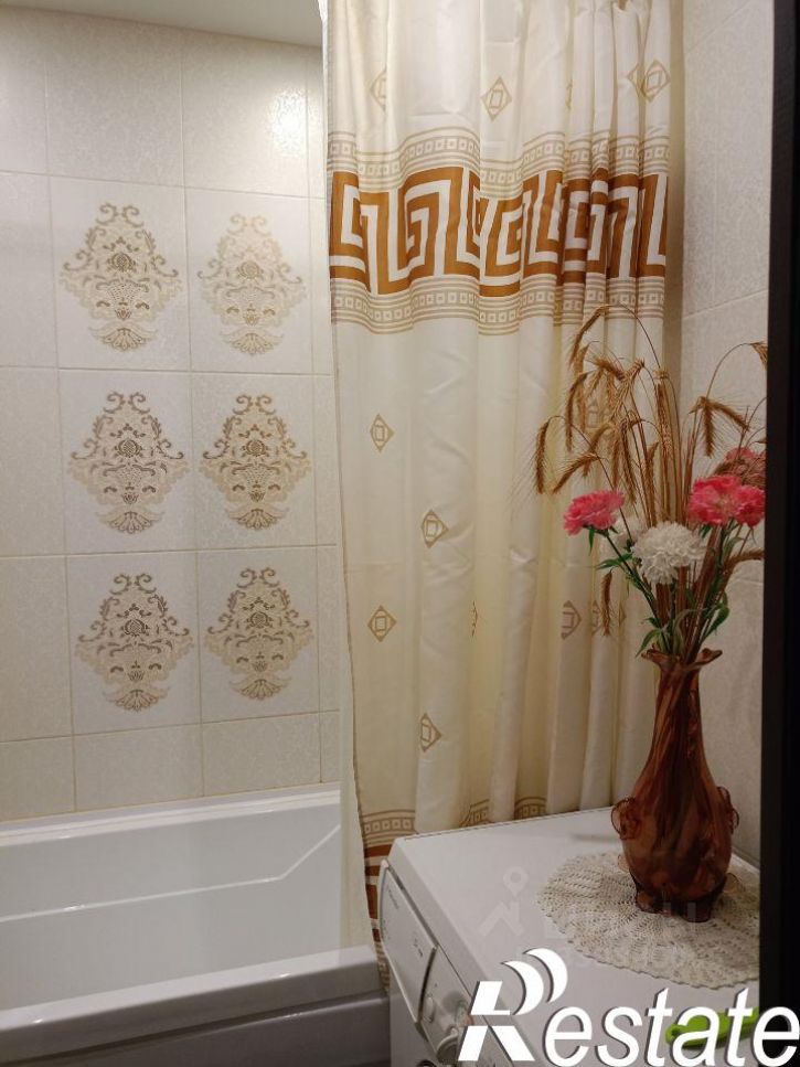 3-комн квартира улица Короленко, 22,  д. 22