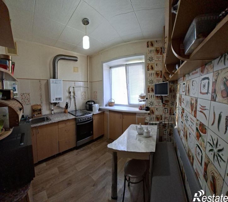 3-комн квартира Космонавта Андрияна Григорьевича Николаева улица,48